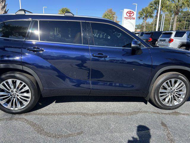 used 2025 Toyota Highlander car, priced at $50,678
