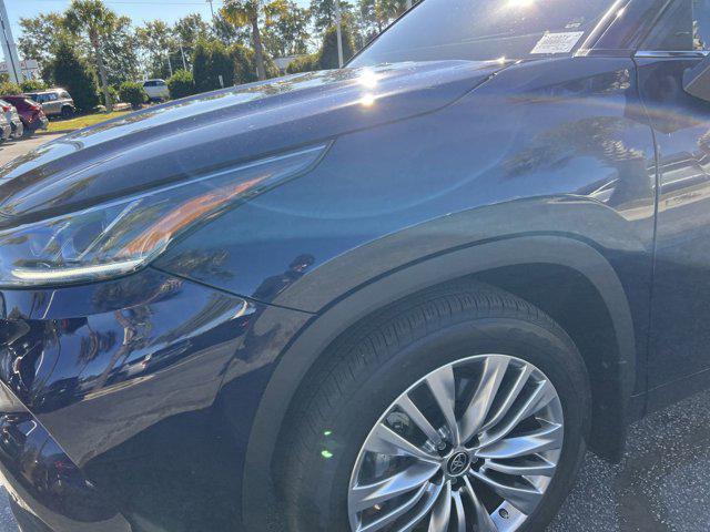 used 2025 Toyota Highlander car, priced at $50,678