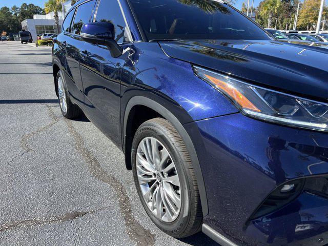 used 2025 Toyota Highlander car, priced at $50,678