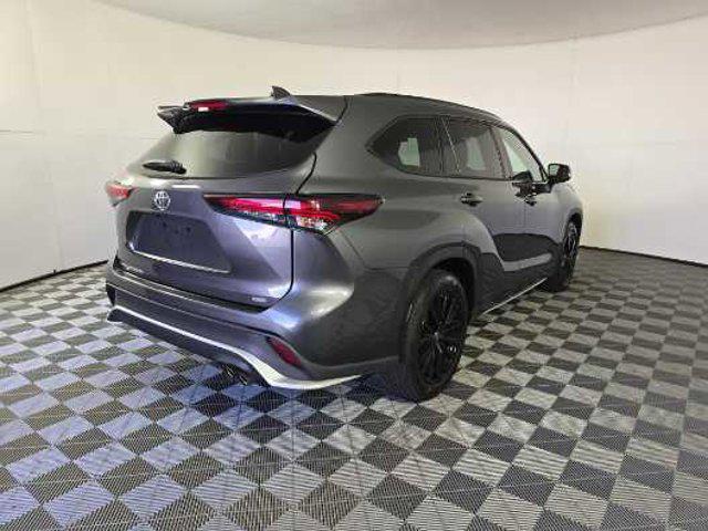 used 2024 Toyota Highlander car, priced at $43,678