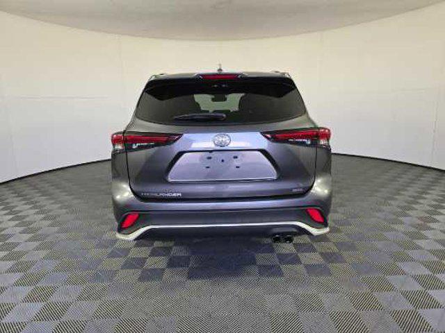used 2024 Toyota Highlander car, priced at $43,678