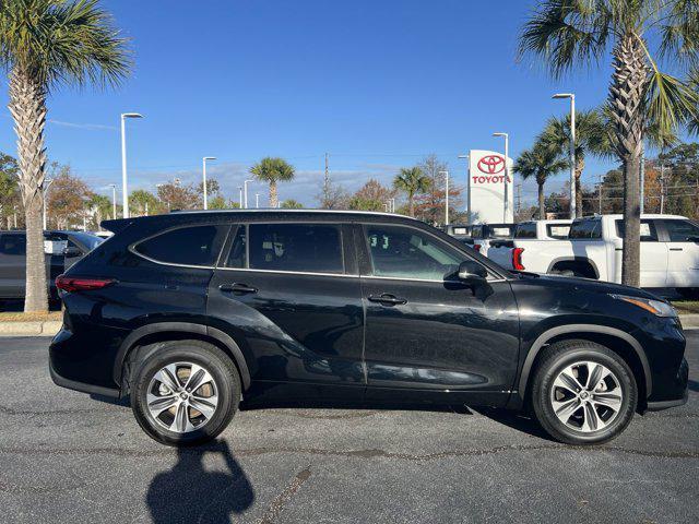 used 2020 Toyota Highlander car, priced at $30,488