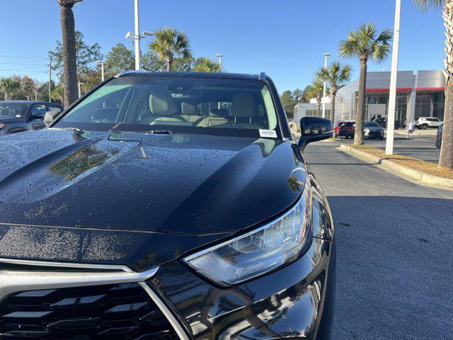 used 2020 Toyota Highlander car, priced at $30,488