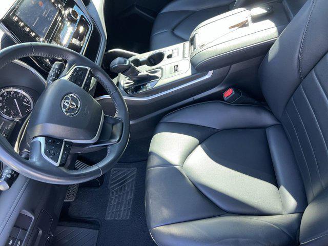 used 2022 Toyota Highlander car, priced at $29,998