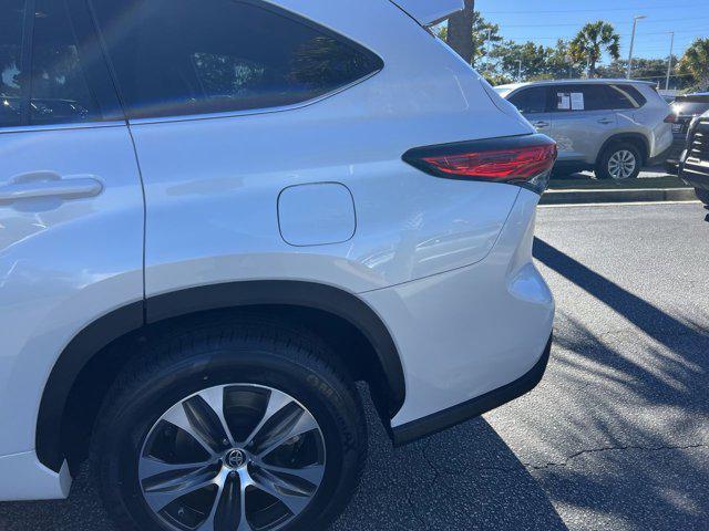 used 2022 Toyota Highlander car, priced at $29,998