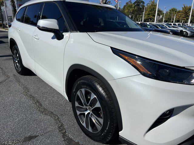 used 2022 Toyota Highlander car, priced at $29,998