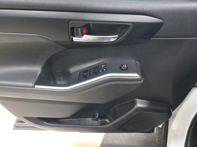 used 2022 Toyota Highlander car, priced at $30,998