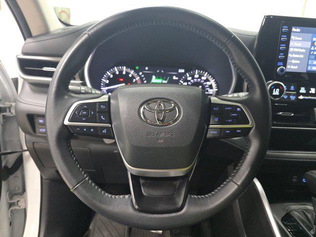 used 2022 Toyota Highlander car, priced at $30,998