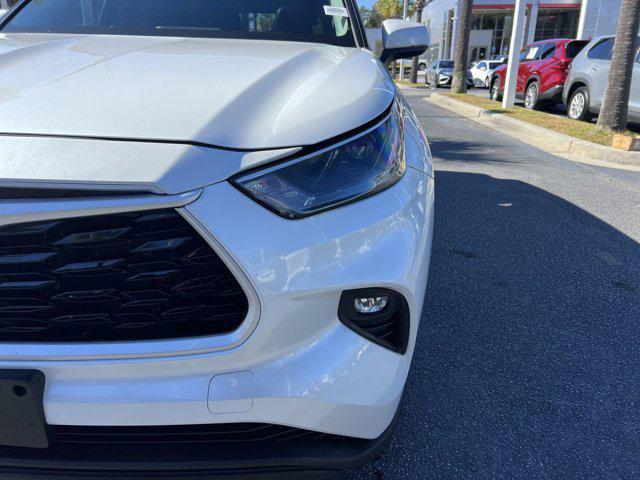 used 2022 Toyota Highlander car, priced at $29,998