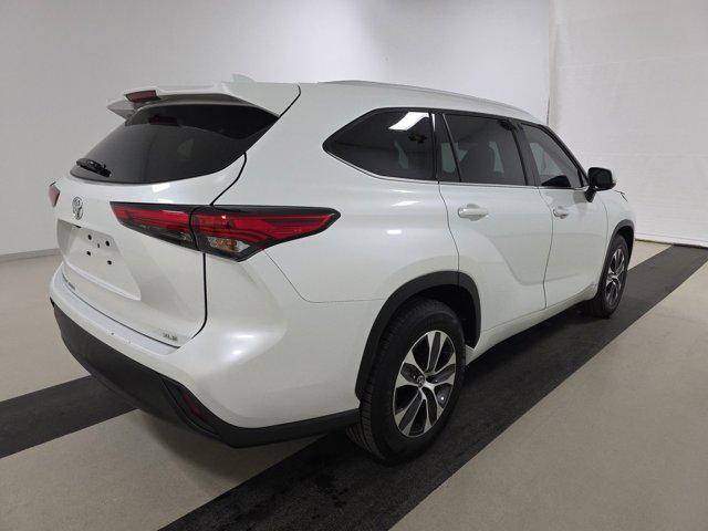 used 2022 Toyota Highlander car, priced at $30,998