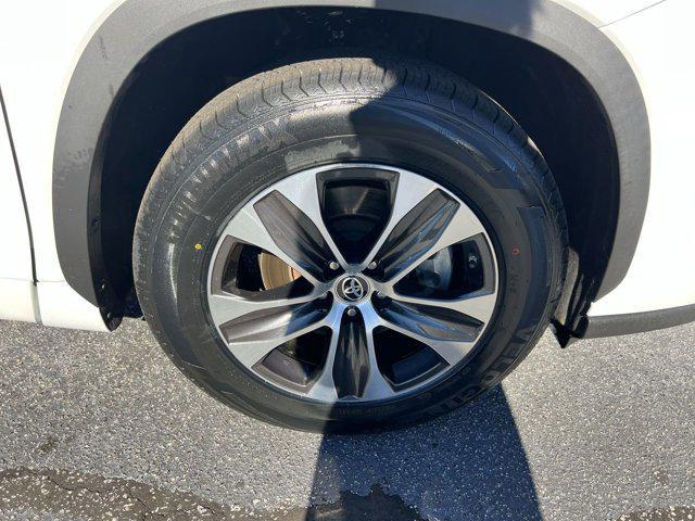 used 2022 Toyota Highlander car, priced at $29,998
