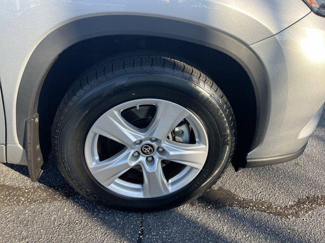 used 2024 Toyota Highlander car, priced at $36,548