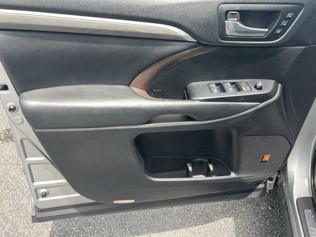 used 2019 Toyota Highlander car, priced at $27,228