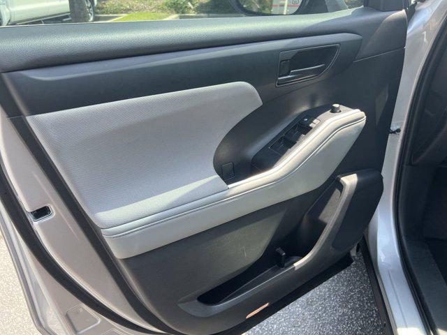 used 2023 Toyota Highlander car, priced at $34,498