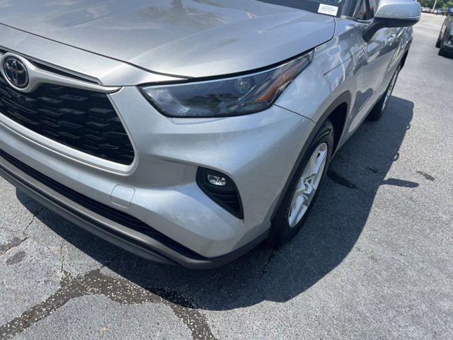used 2023 Toyota Highlander car, priced at $34,498