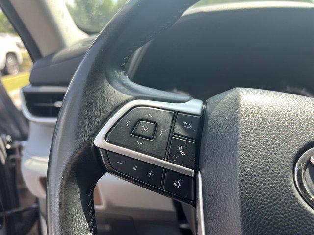 used 2023 Toyota Highlander car, priced at $34,498