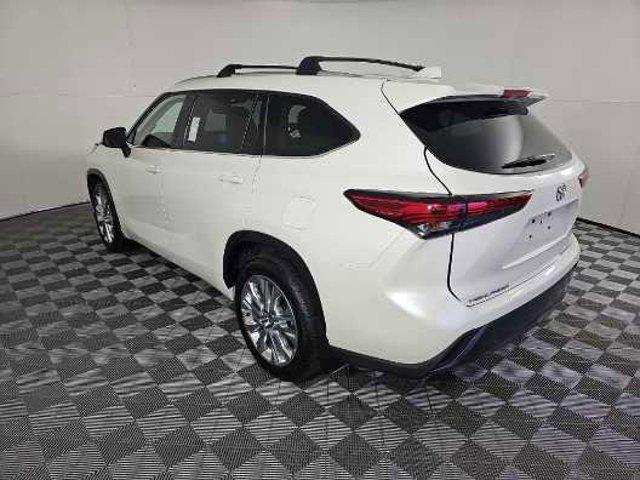 used 2021 Toyota Highlander car, priced at $37,998