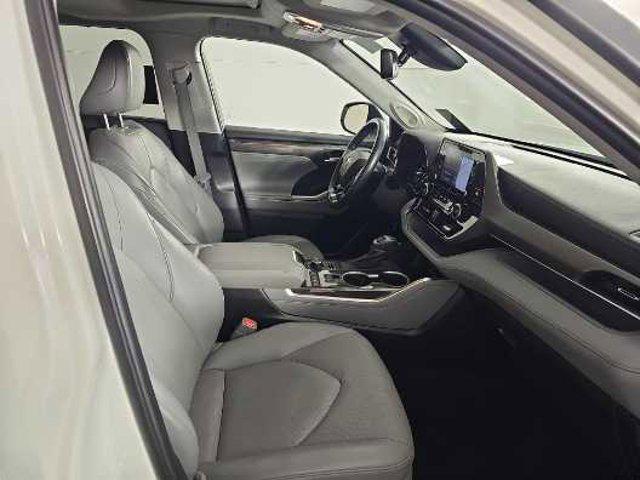 used 2021 Toyota Highlander car, priced at $37,998