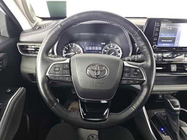 used 2021 Toyota Highlander car, priced at $37,998