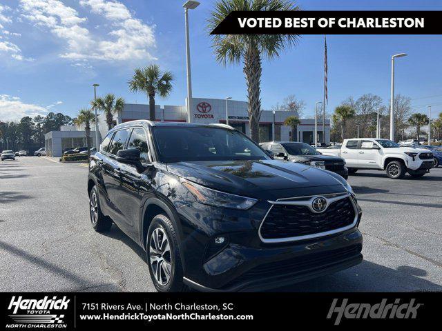 used 2022 Toyota Highlander car, priced at $34,998