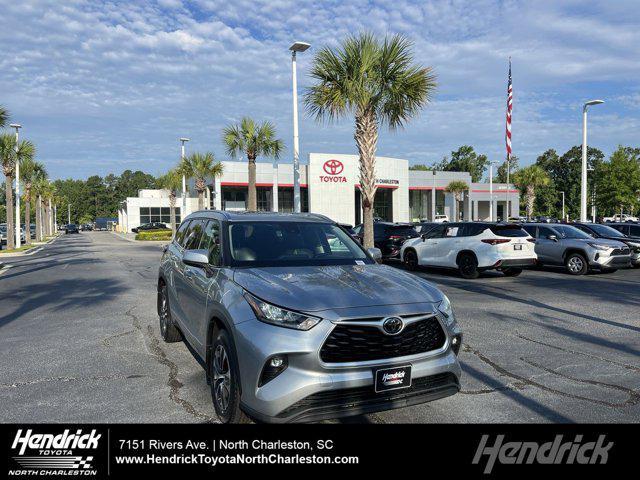 used 2020 Toyota Highlander car, priced at $32,998