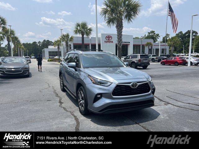used 2022 Toyota Highlander car, priced at $37,498
