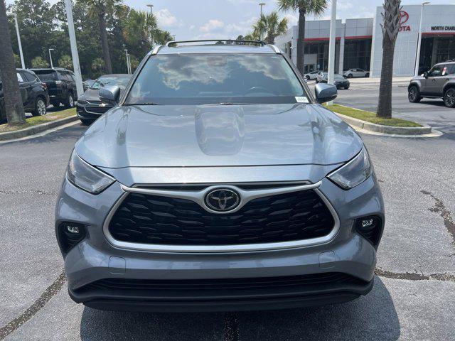 used 2022 Toyota Highlander car, priced at $37,498