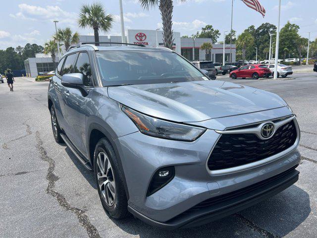 used 2022 Toyota Highlander car, priced at $37,498