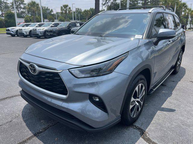 used 2022 Toyota Highlander car, priced at $37,498