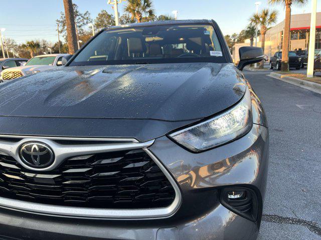 used 2020 Toyota Highlander car, priced at $23,274