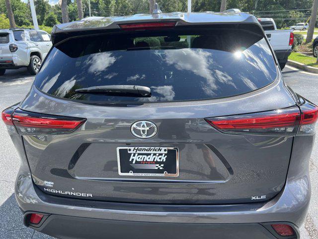 used 2022 Toyota Highlander car, priced at $34,998