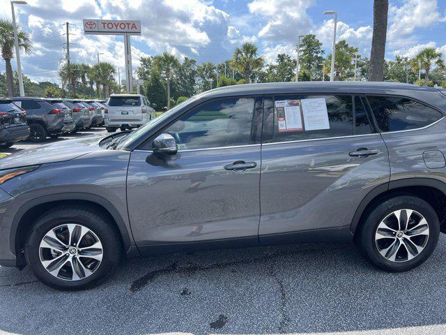 used 2022 Toyota Highlander car, priced at $34,998