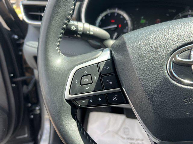 used 2022 Toyota Highlander car, priced at $34,998