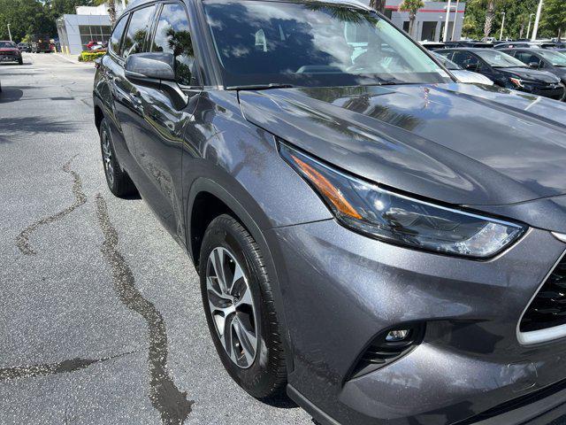 used 2022 Toyota Highlander car, priced at $34,998