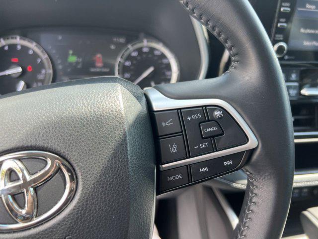 used 2022 Toyota Highlander car, priced at $34,998