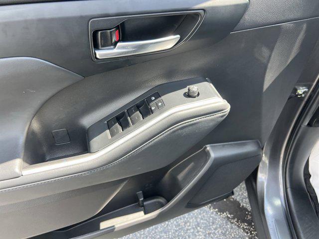 used 2022 Toyota Highlander car, priced at $34,998