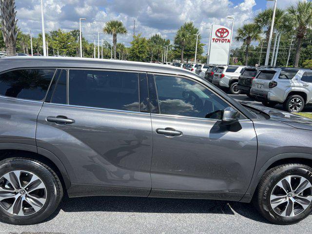 used 2022 Toyota Highlander car, priced at $34,998