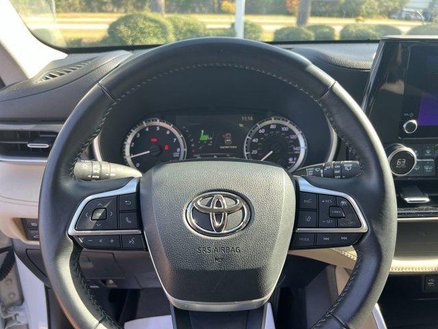 used 2023 Toyota Highlander car, priced at $39,304