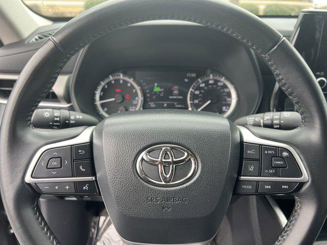 used 2023 Toyota Highlander car, priced at $34,998