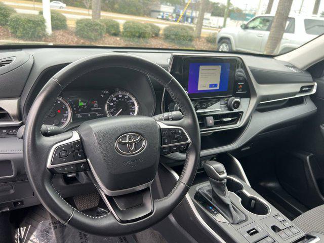 used 2023 Toyota Highlander car, priced at $34,998