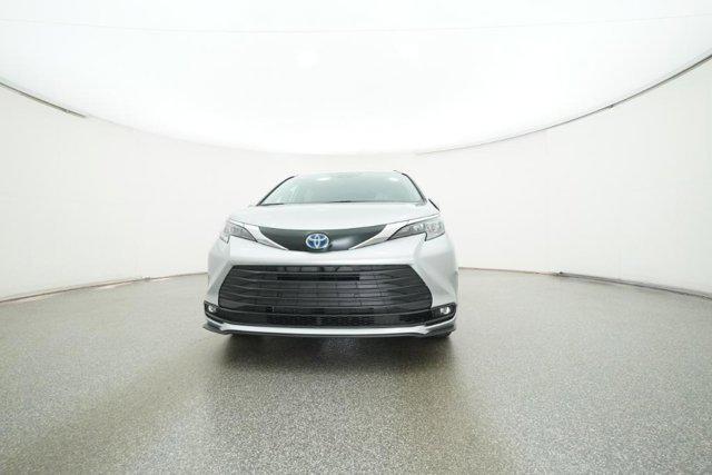 new 2025 Toyota Sienna car, priced at $46,723