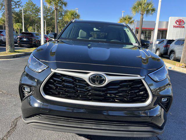 used 2023 Toyota Highlander car, priced at $37,749