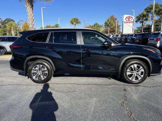 used 2023 Toyota Highlander car, priced at $37,749