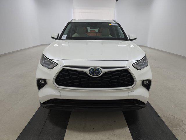 used 2020 Toyota Highlander Hybrid car, priced at $33,498