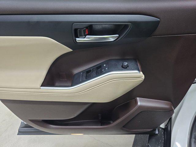 used 2020 Toyota Highlander Hybrid car, priced at $33,498