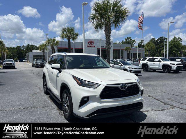 used 2020 Toyota Highlander Hybrid car, priced at $33,178