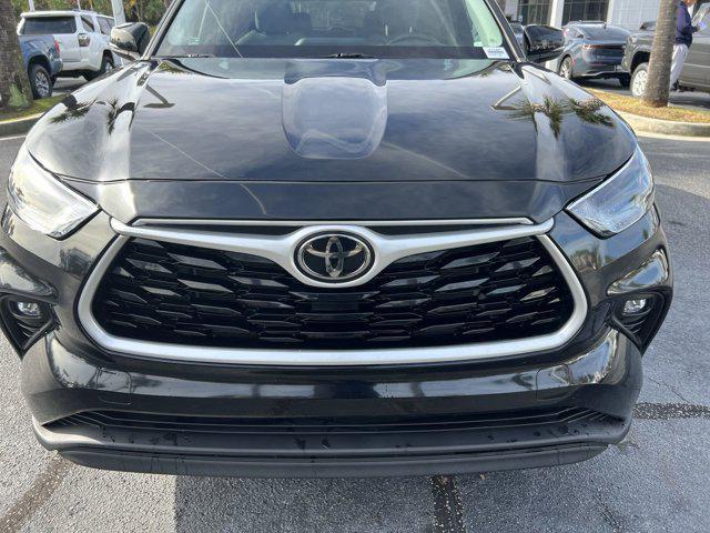 used 2022 Toyota Highlander car, priced at $29,998