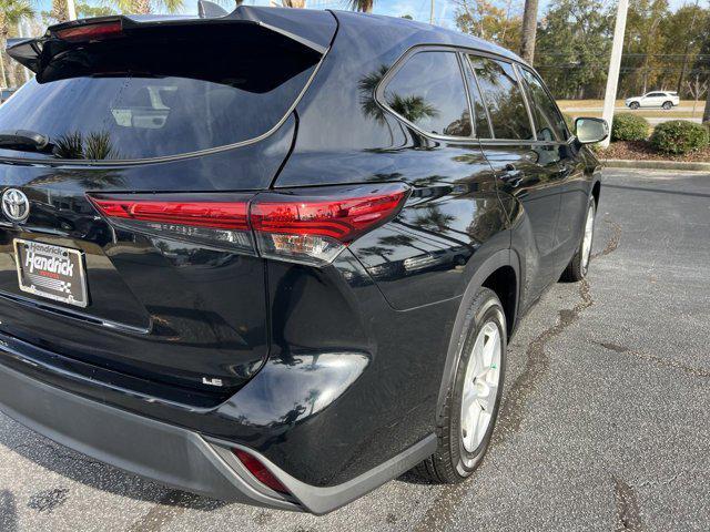 used 2022 Toyota Highlander car, priced at $29,998