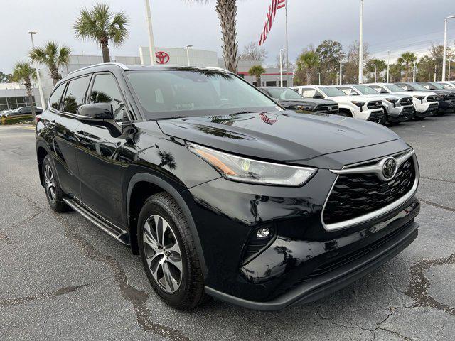 used 2021 Toyota Highlander car, priced at $34,488