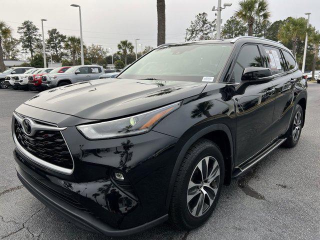 used 2021 Toyota Highlander car, priced at $34,488